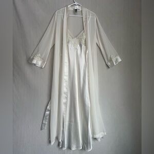 Bridal Delicates Lace Bodice Ivory Satin Maxi NightGown & Robe Sz M Honeymoon